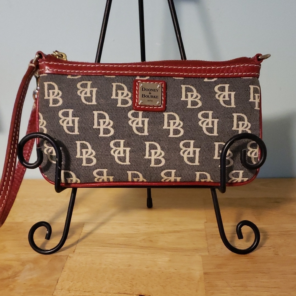 Vintage Large Slim Dooney Wristlet     (#77)